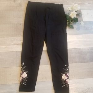 Torrid Womans Crop Leg Premium leggings Black Flor